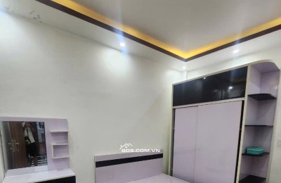 HOÀNG CẦU - Ô CHỢ DỪA: Nhà 5Tầng; MT5m; Ngõ thông; Kề Vườn hoa; Dân trí cao